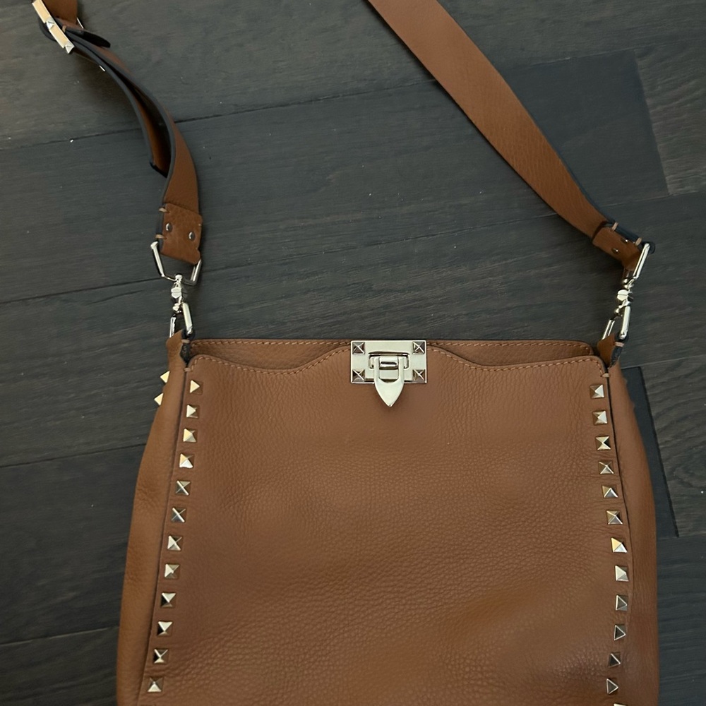 Valentino Garavani tan hobo pebbled leather bag